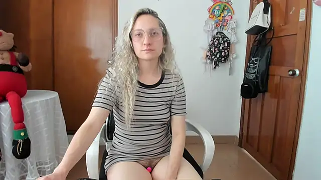 Snapshot of Adele_johnsonn1 chatting on 05.11.26 Adele johnsonn1 online show from 05.11.26