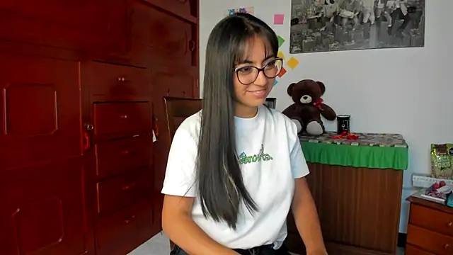 Snapshot of Isabellaa22_1 chatting on 01.04.25 Isabellaa22 1 online show from 01.04.25