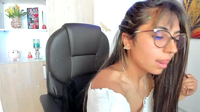 Snapshot of Isabellaa22_1 chatting on 02.18.25 Isabellaa22 1 online show from 02.18.25