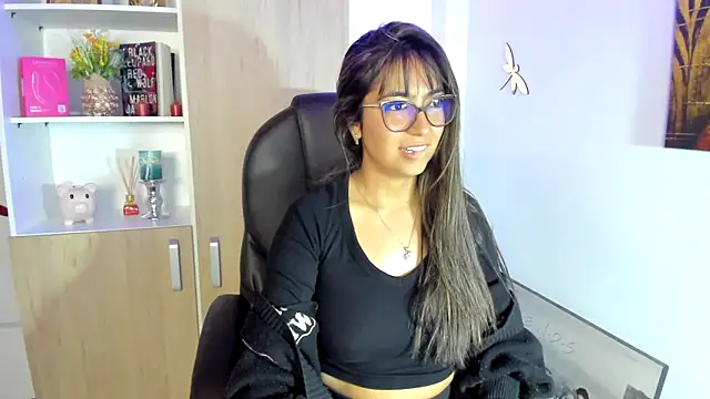 Snapshot of Isabellaa22_1 chatting on 02.21.25 Isabellaa22 1 online show from 02.21.25