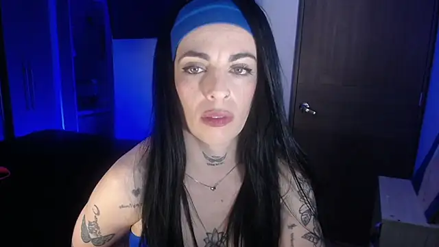 Snapshot of violett_honney chatting on 06.18.26 violett honney online show from 06.18.26
