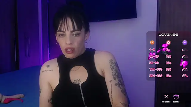 Snapshot of violett_honney chatting on 07.24.26 violett honney online show from 07.24.26