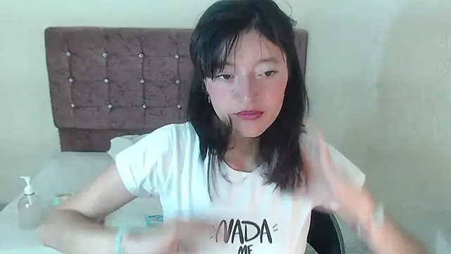 Snapshot of lunazulsj chatting on 04.30.26 lunazulsj online show from 04.30.26