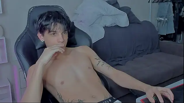 Snapshot of MarkBrowniii chatting on 12.04.24 MarkBrowniii online show from 12.04.24