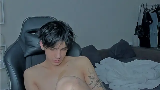 Snapshot of MarkBrowniii chatting on 12.19.24 MarkBrowniii online show from 12.19.24