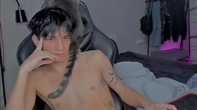 Snapshot of MarkBrowniii chatting on 01.24.25 MarkBrowniii online show from 01.24.25