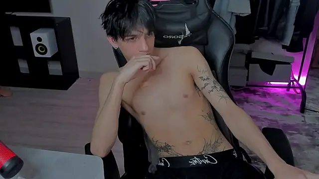 Snapshot of MarkBrowniii chatting on 02.20.25 MarkBrowniii online show from 02.20.25