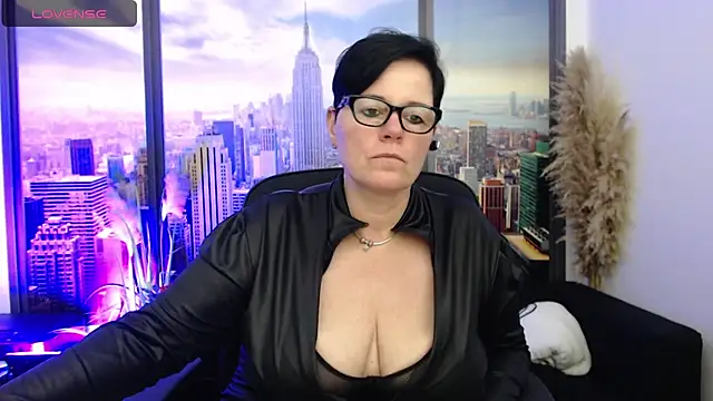 Snapshot of ninarandmann chatting on 12.11.24 ninarandmann online show from 12.11.24