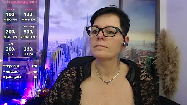 Snapshot of ninarandmann chatting on 12.22.24 ninarandmann online show from 12.22.24