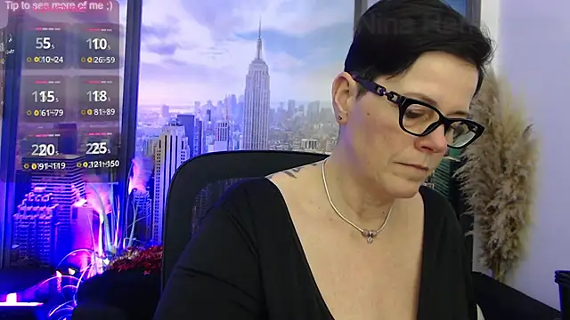 Snapshot of ninarandmann chatting on 02.14.25 ninarandmann online show from 02.14.25