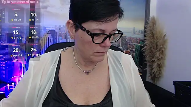 Snapshot of ninarandmann chatting on 03.17.25 ninarandmann online show from 03.17.25
