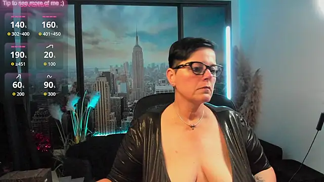 Snapshot of ninarandmann chatting on 09.22.25 ninarandmann online show from 09.22.25