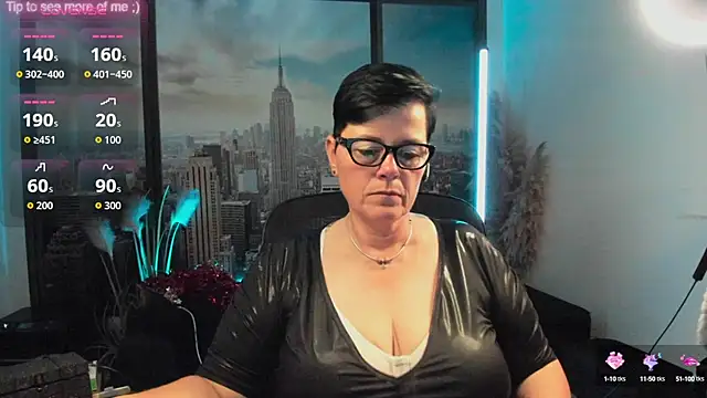 Snapshot of ninarandmann chatting on 09.29.25 ninarandmann online show from 09.29.25
