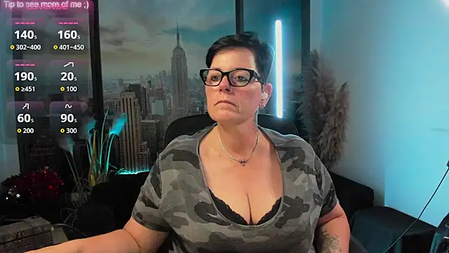 Snapshot of ninarandmann chatting on 10.05.25 ninarandmann online show from 10.05.25