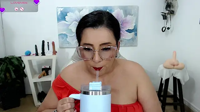 mom hot   online show from 02.10.25