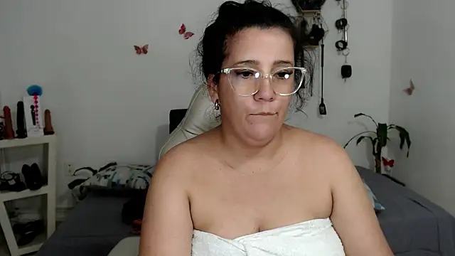 mom hot   online show from 10.08.25