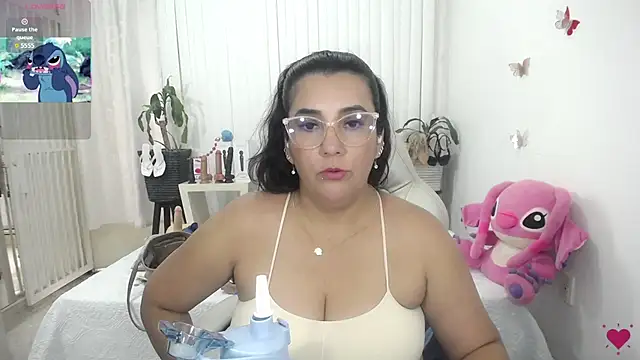Snapshot of mom_hot__ chatting on 07.06.26 mom hot online show from 07.06.26