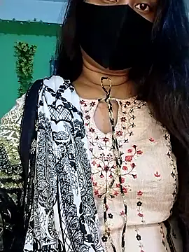 Idhika Paul online show from 10.07.25