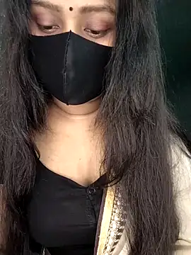 Idhika Paul online show from 11.06.25