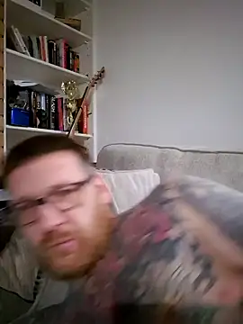 Snapshot of MaidenUK chatting on 02.10.25 MaidenUK online show from 02.10.25