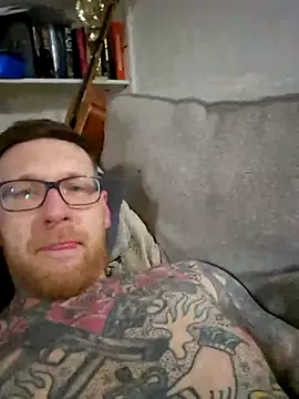 Snapshot of MaidenUK chatting on 02.14.25 MaidenUK online show from 02.14.25