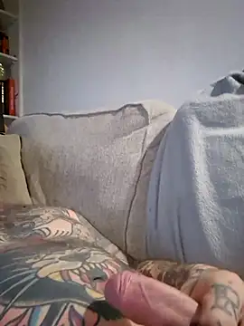 Snapshot of MaidenUK chatting on 02.23.25 MaidenUK online show from 02.23.25