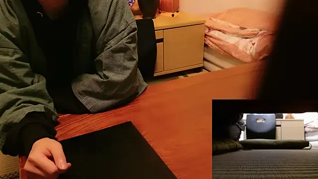 Snapshot of Phantom_yoshida chatting on 01.05.25 Phantom yoshida online show from 01.05.25