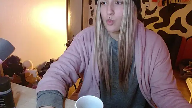 Snapshot of hi_elora chatting on 05.22.26 hi elora online show from 05.22.26