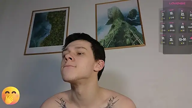 Snapshot of R1mmo__ chatting on 03.19.25 R1mmo online show from 03.19.25