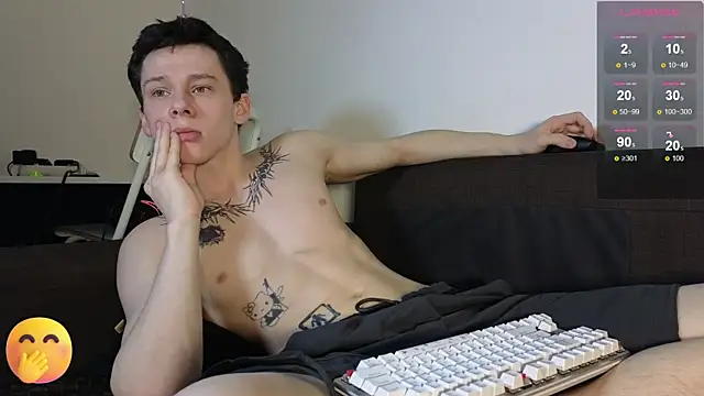 Snapshot of R1mmo__ chatting on 03.20.25 R1mmo online show from 03.20.25