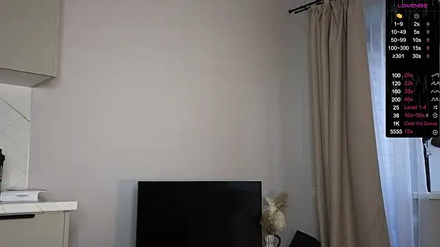 Snapshot of R1mmo__ chatting on 09.12.25 R1mmo online show from 09.12.25