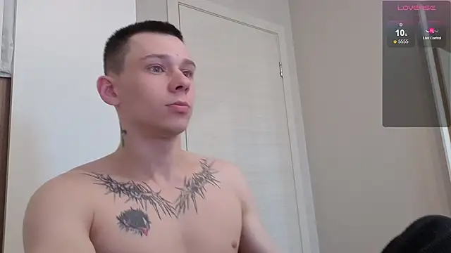 Snapshot of R1mmo__ chatting on 10.01.25 R1mmo online show from 10.01.25