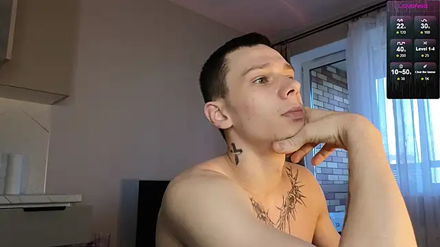 Snapshot of R1mmo__ chatting on 10.07.25 R1mmo online show from 10.07.25