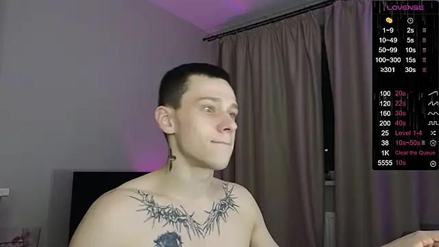 Snapshot of R1mmo__ chatting on 10.11.25 R1mmo online show from 10.11.25