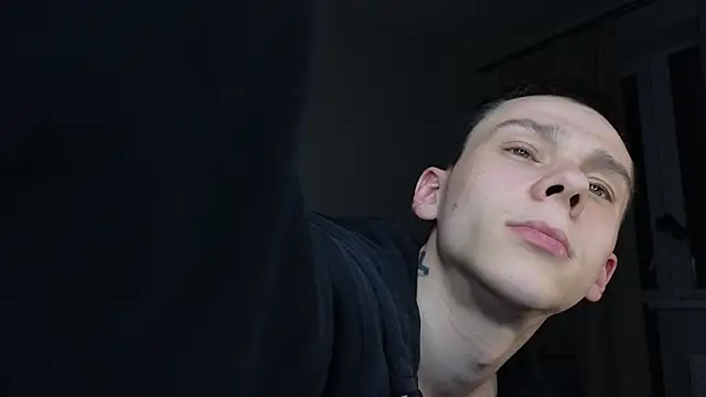 Snapshot of R1mmo__ chatting on 10.19.25 R1mmo online show from 10.19.25