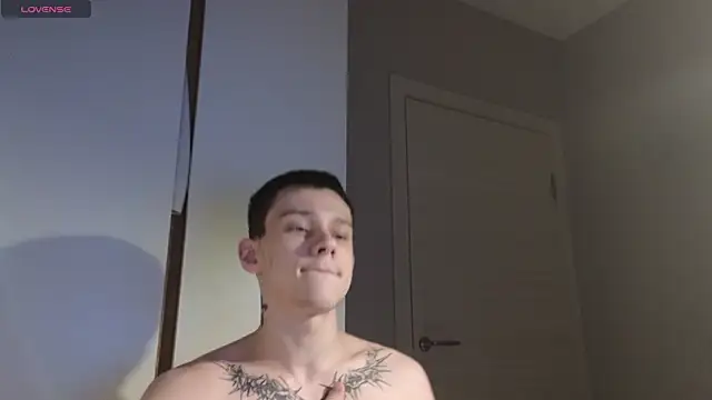 Snapshot of R1mmo__ chatting on 10.26.25 R1mmo online show from 10.26.25