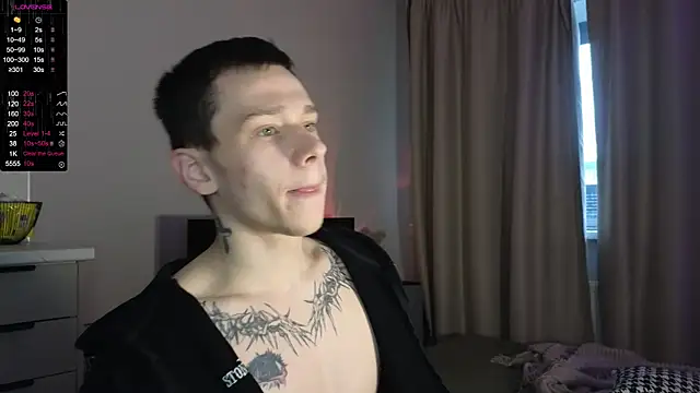 Snapshot of R1mmo__ chatting on 10.28.25 R1mmo online show from 10.28.25