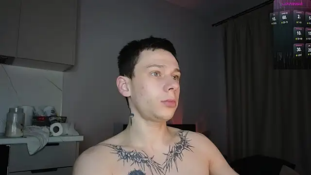 Snapshot of R1mmo__ chatting on 11.05.25 R1mmo online show from 11.05.25