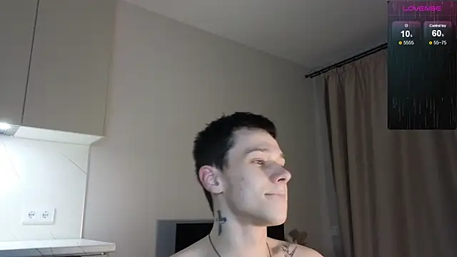 Snapshot of R1mmo__ chatting on 11.11.25 R1mmo online show from 11.11.25