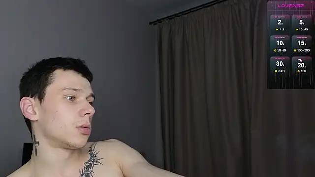 Snapshot of R1mmo__ chatting on 11.18.25 R1mmo online show from 11.18.25