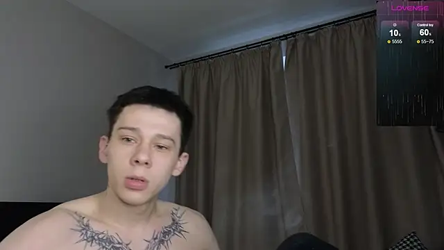 Snapshot of R1mmo__ chatting on 11.20.25 R1mmo online show from 11.20.25