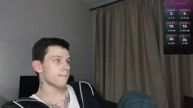 Snapshot of R1mmo__ chatting on 11.21.25 R1mmo online show from 11.21.25