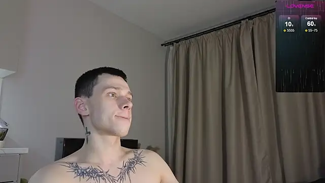 Snapshot of R1mmo__ chatting on 12.15.25 R1mmo online show from 12.15.25