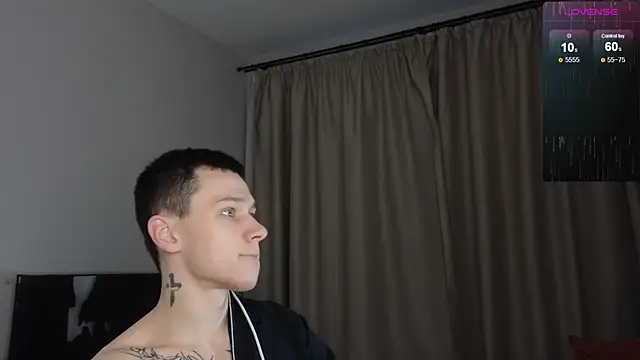 Snapshot of R1mmo__ chatting on 12.19.25 R1mmo online show from 12.19.25