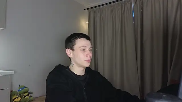 Snapshot of R1mmo__ chatting on 01.18.26 R1mmo online show from 01.18.26