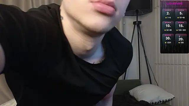 Snapshot of R1mmo__ chatting on 02.07.26 R1mmo online show from 02.07.26