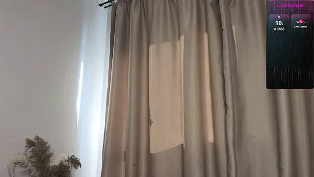 Snapshot of R1mmo__ chatting on 02.18.26 R1mmo online show from 02.18.26