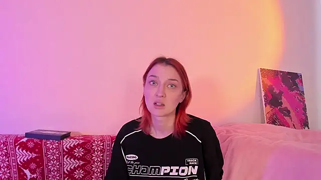 Snapshot of CrystalRey chatting on 01.28.25 CrystalRey online show from 01.28.25