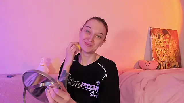 Snapshot of CrystalRey chatting on 02.03.25 CrystalRey online show from 02.03.25