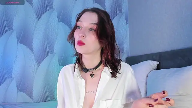 Snapshot of CrystalRey chatting on 09.09.25 CrystalRey online show from 09.09.25